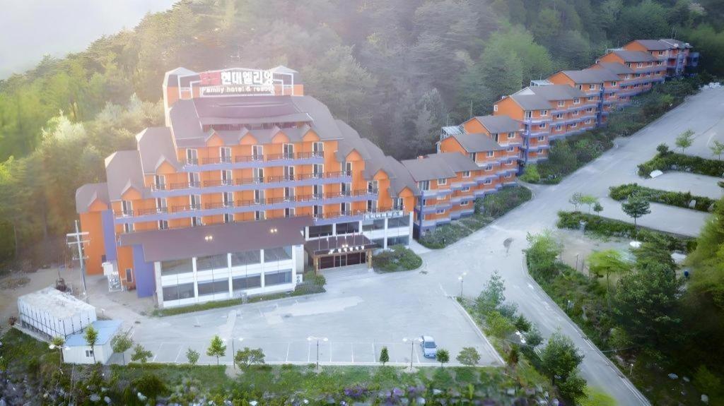 Hyundai Elliot Hotel And Resort Пхьончхан Екстер'єр фото